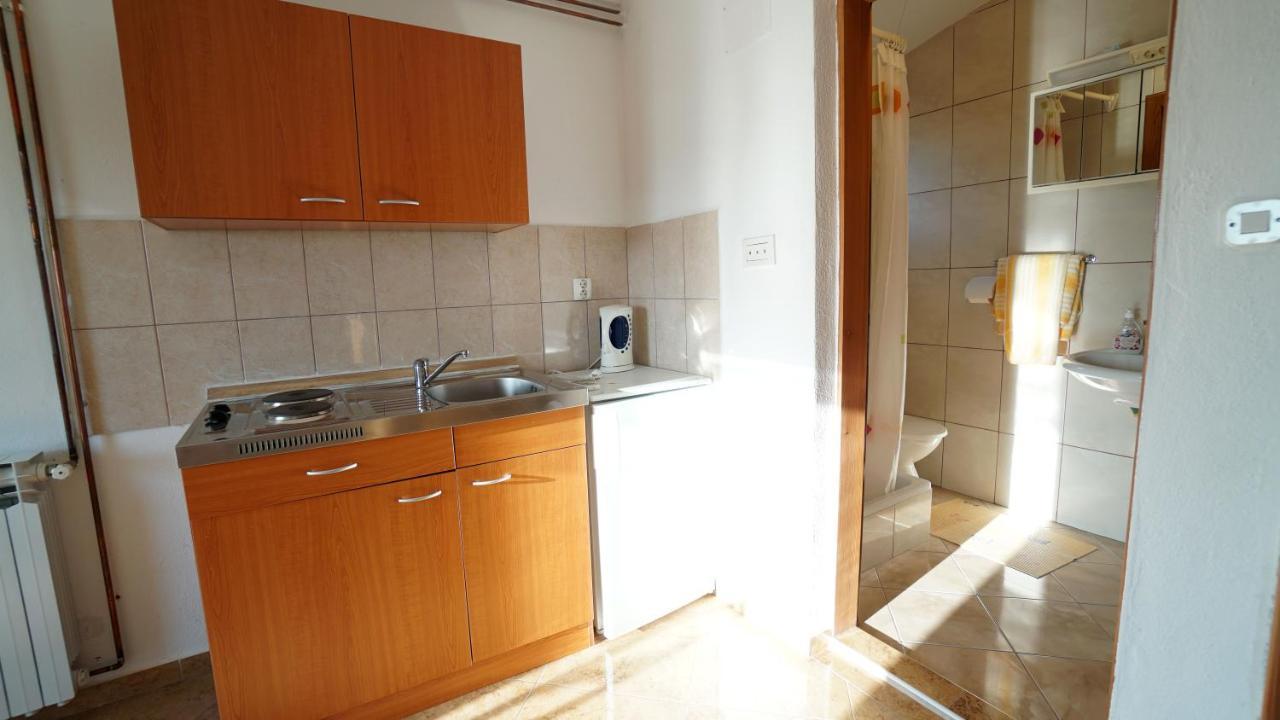 Apartments Kata Gornji Karin Exterior foto